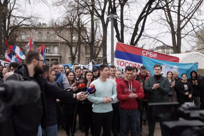 Okupljeni građani u Pionirskom parku