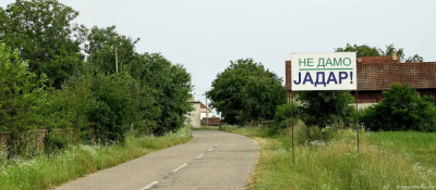 „Ne damo Jadar“: natpis na ulazu u selo Gornje Nedeljice