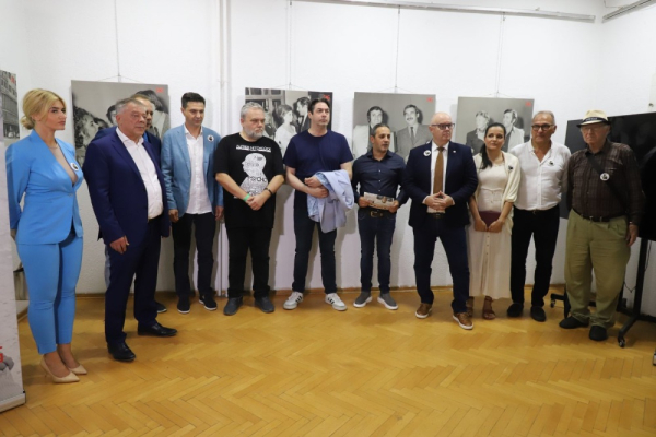 Otvorena izložba Bata u 90 slika